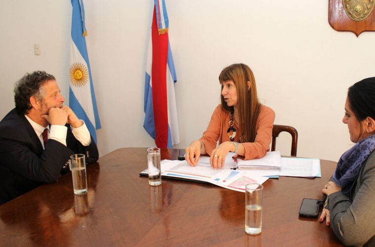 El entonces secretario de Promoción de la Salud, Prevención y Control de Riesgos, con Velázquez.