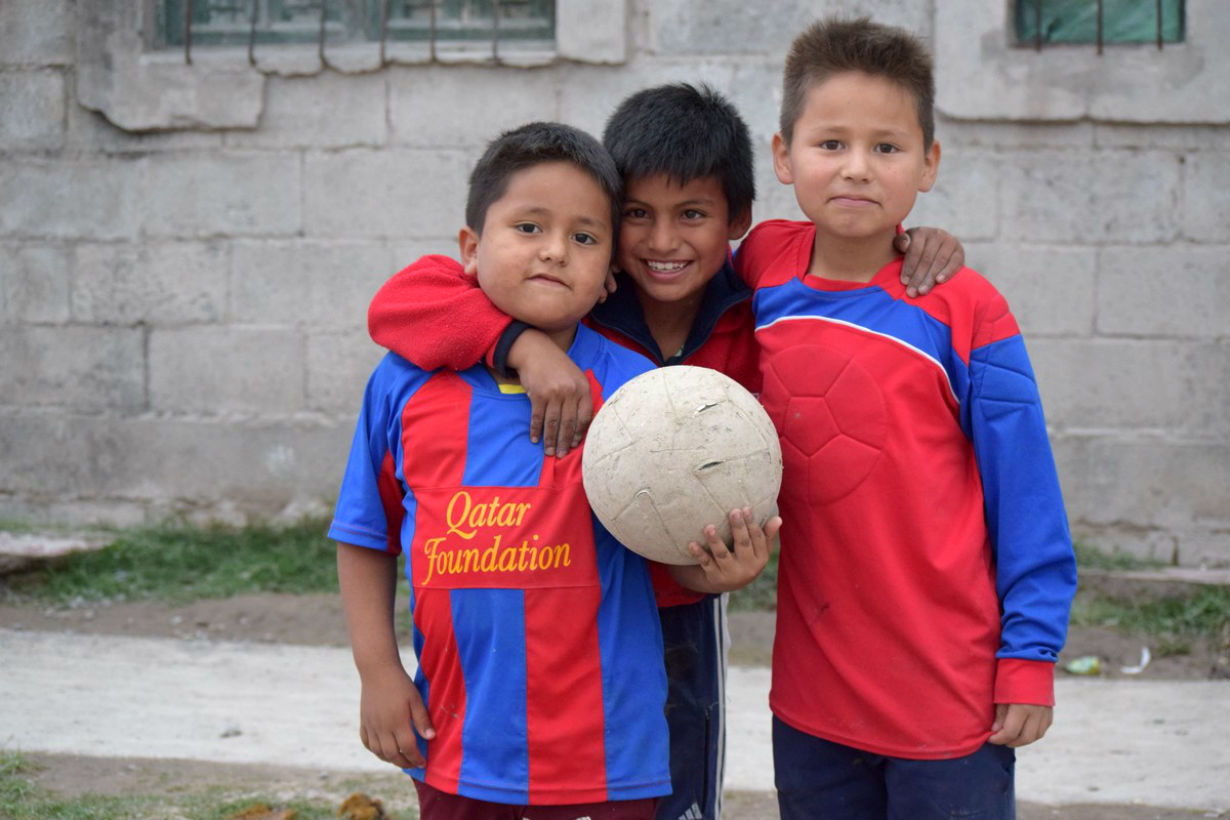 Retrato de la pobreza infantil en Argentina niños hacinados