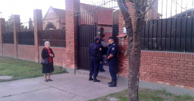 A las 7 de la mañana, aproximadamente, la Policía utilizó la fuerza para ingresar al monasterio.
