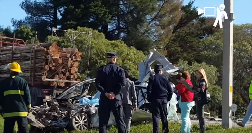 Otra de las escenas que muestra el estado en el que quedó el auto.