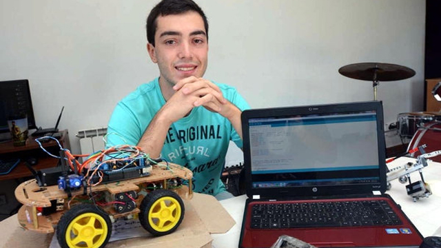 Marcos Bruno y su robot para Marte