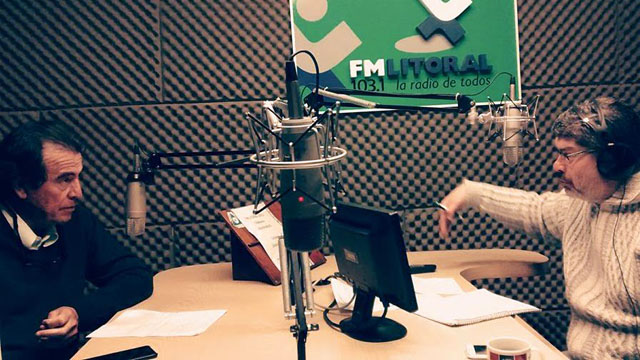 Emilio Castrillón, entrevistado en una FM
