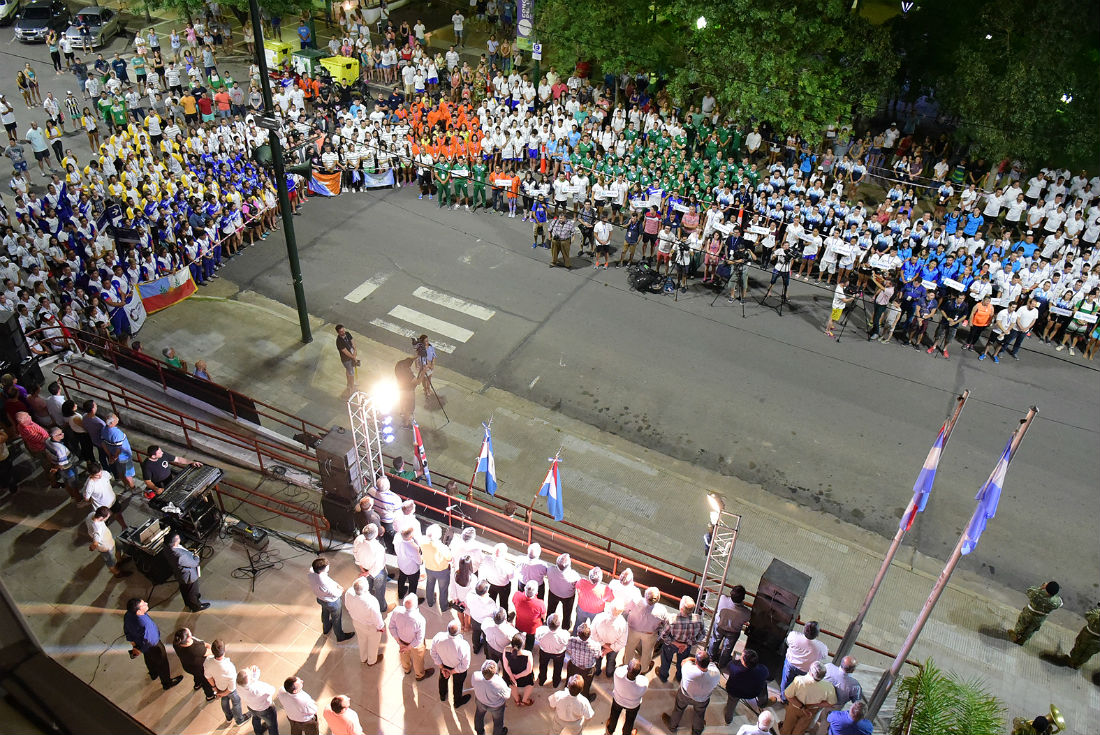 Apertura y desfile: fue anoche en plaza Ramírez de Concepción del Uruguay.