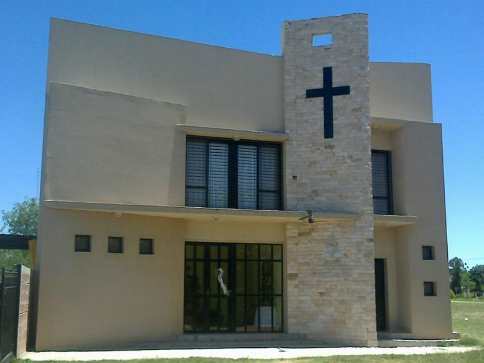 Sede propia de la Iglesia Adventista local, en medio de obras de ampliación.