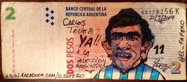 Carlos Tévez dibujado en un billete de 2 pesos (foto: El Fafero).