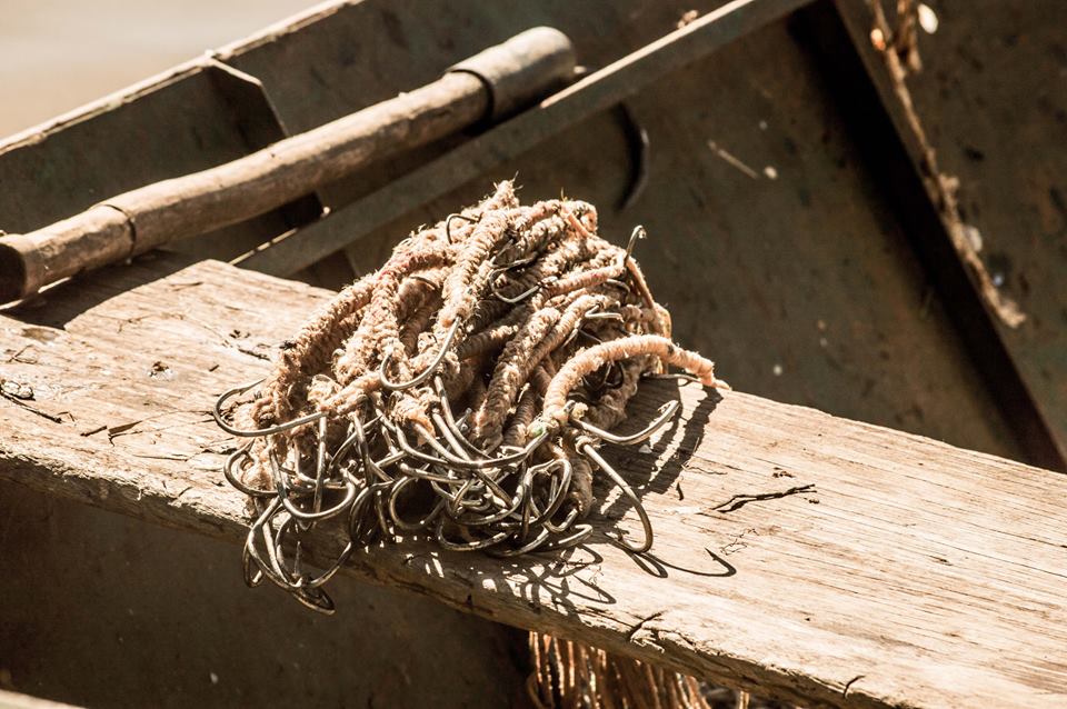 Bote, soga y anzuelos utilizados por los pescadores en Benito Legerén (foto: Milagros Castañeda).
