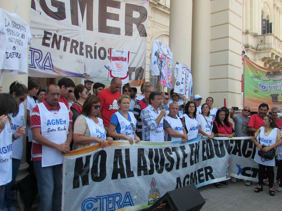 14 de marzo: Marcelo Pagani ya está al frente de AGMER y encabezó la marcha provincial.