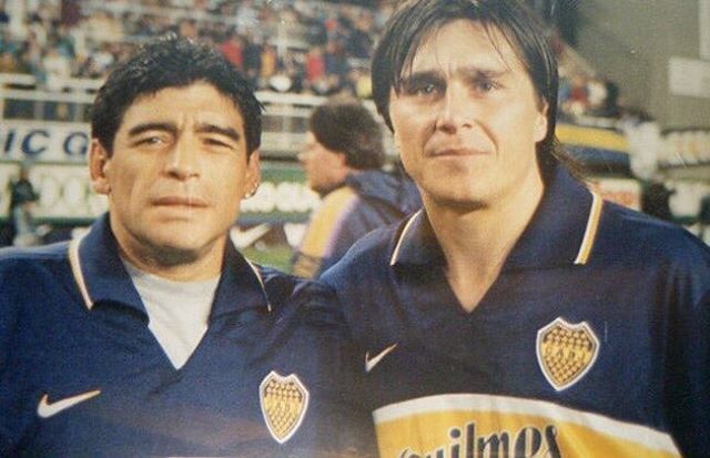 Entre 1996 y 1997 compartió equipo en Boca, con Diego Armando Maradona.