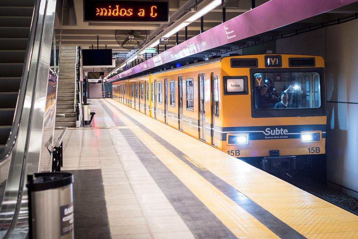 Tras 4 años de demoras, este mes inauguraron 3 nuevas estaciones de la línea E que ahora llega hasta Retiro.