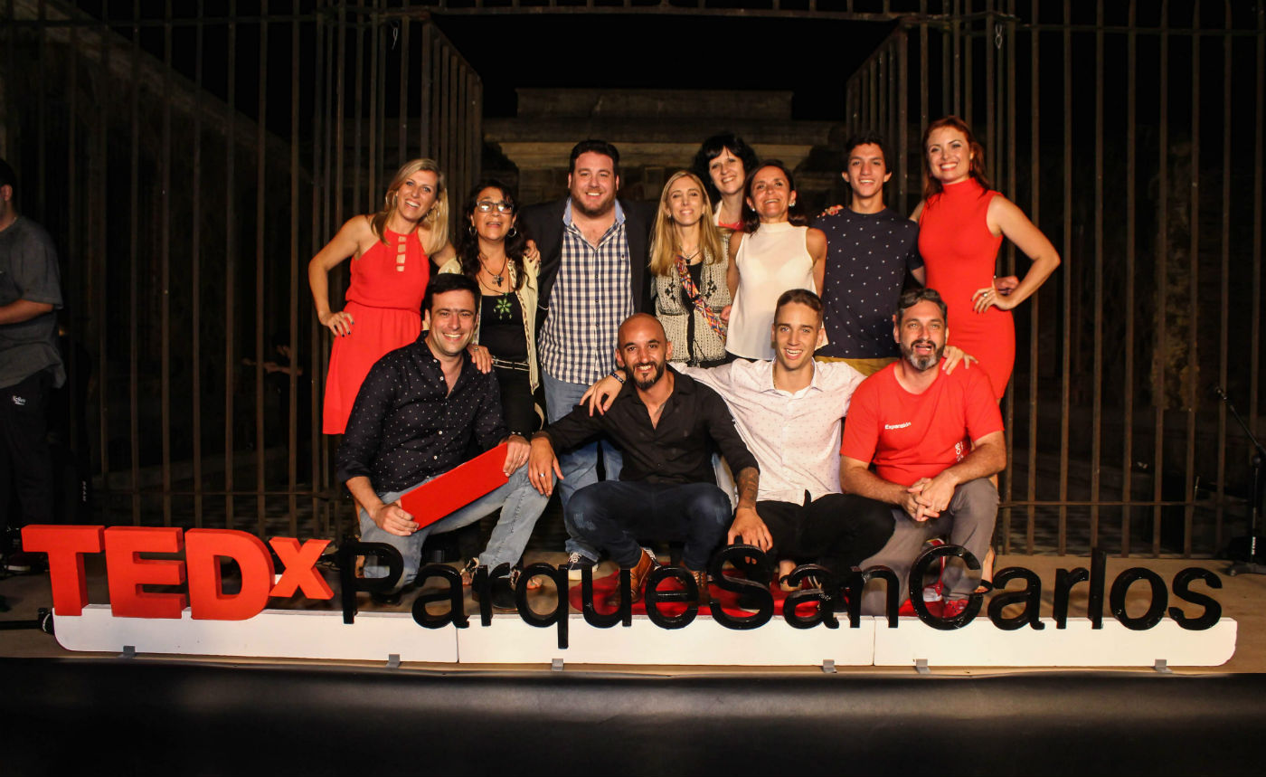 Los oradores del segundo evento TEDx de Concordia, junto a parte de la organización.