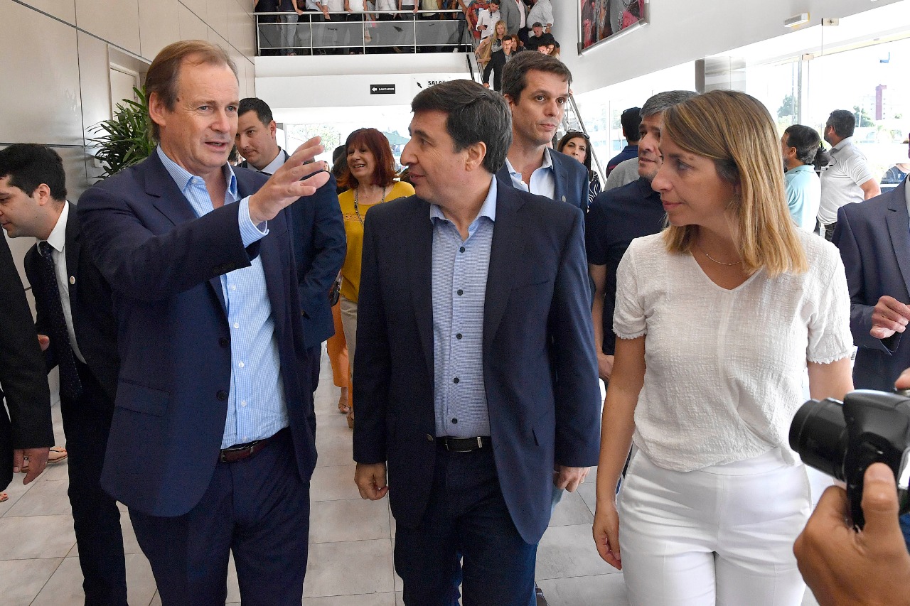 El ministro Arroyo recorrió el Centro de Convenciones de Concordia, acompañado de Bordet y Stratta