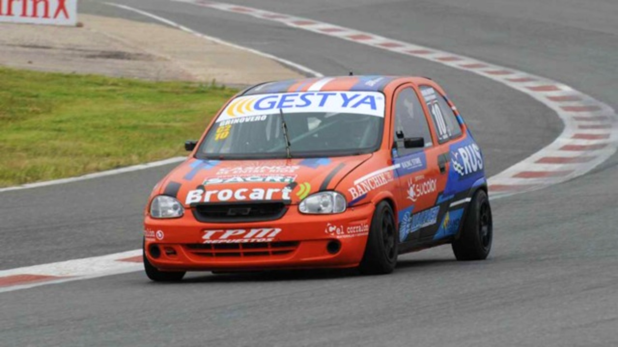 Grinóvero compite en la Clase 2 con un Chevrolet Corsa.