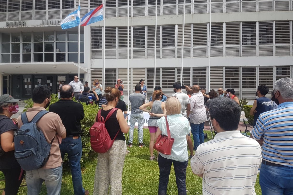 Manifestación frente a Tribunales: Dolores Etchevehere, Proyecto Artigas y exempleados de El Diario.