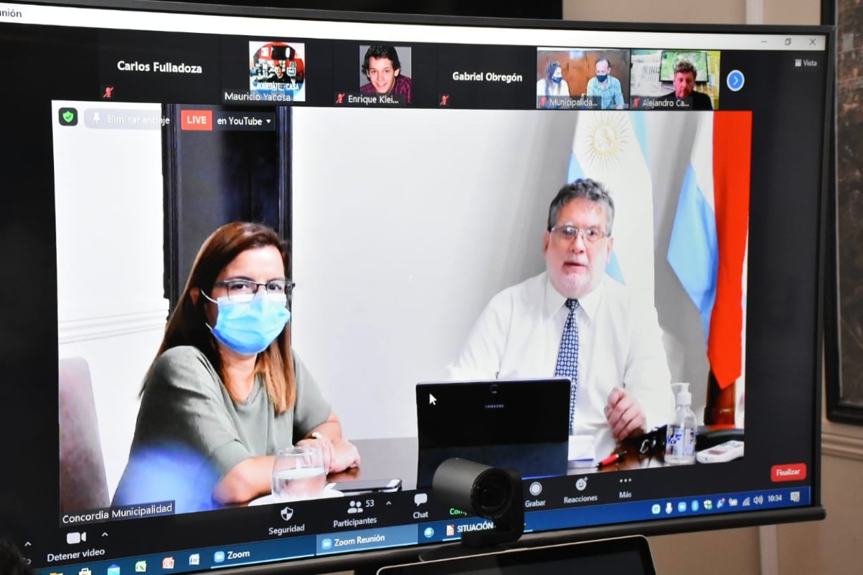 La epidemióloga Fabiana Leiva y el intendente Alfredo Francolini, en diálogo con la prensa.