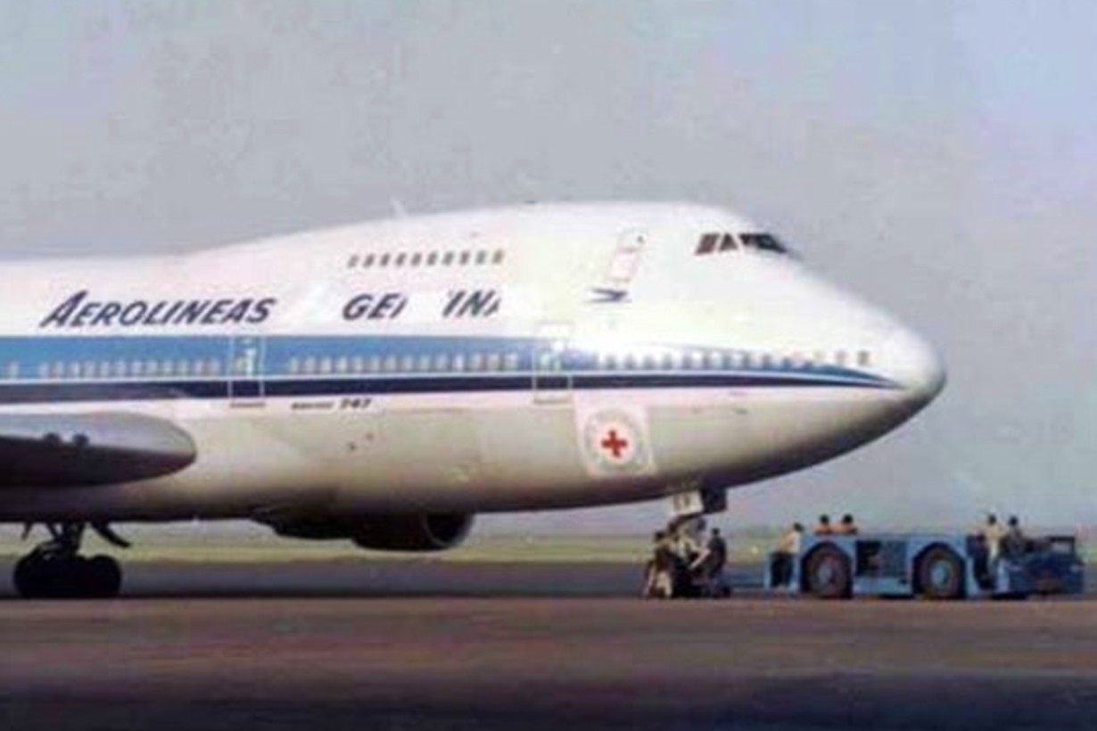 El avión de Aerolíneas Argentinas, minutos antes de despegar hacia Malvinas, ese 18 de marzo de 1991. Se ve cómo la palabra 
