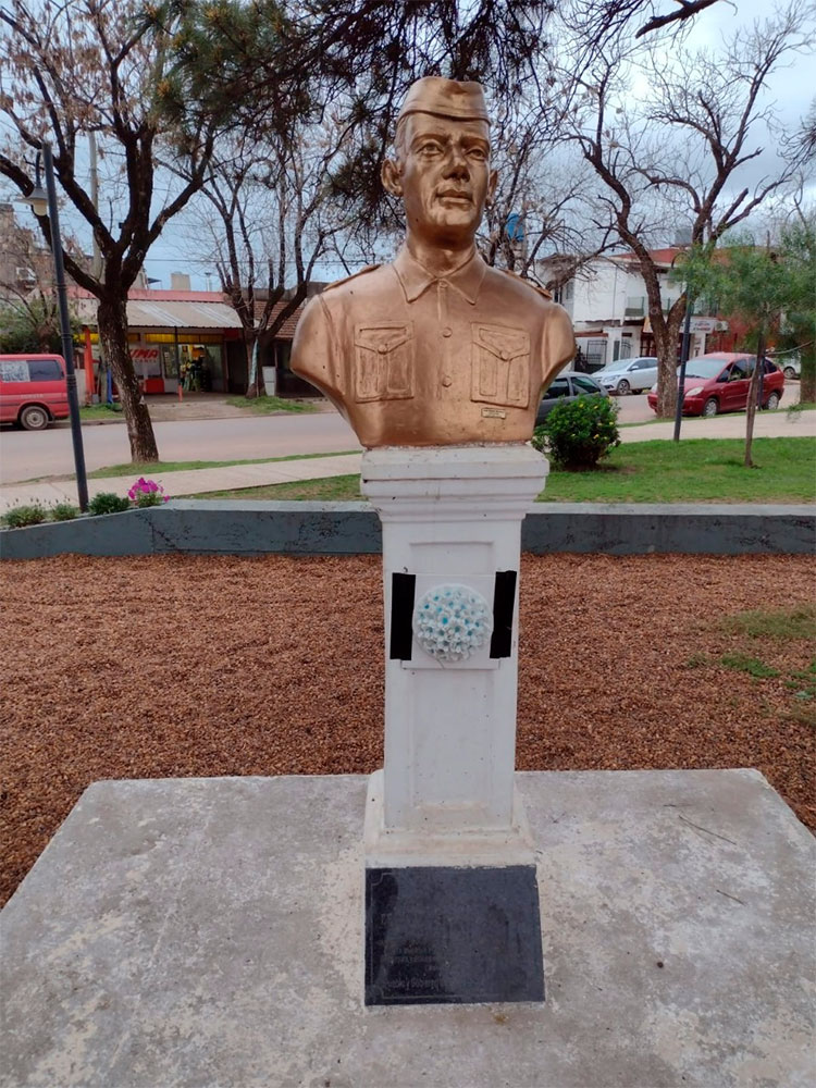 Busto del soldado Araujo Penon (Plazoleta Malvinas Argentinas, Colón)