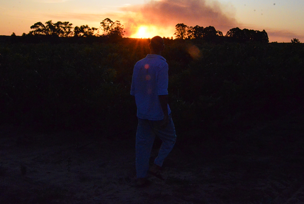 En conexión con la naturaleza, contemplando la puesta del sol y dejándose fotografiar por El Entre Ríos.