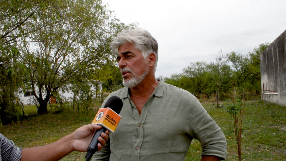 El ingeniero agrónomo Federico Gadea habla de las mangas por surco.