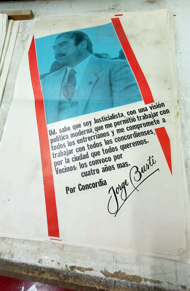 Otro afiche, en ese caso del exintendente y ex gobernador Jorge Busti
