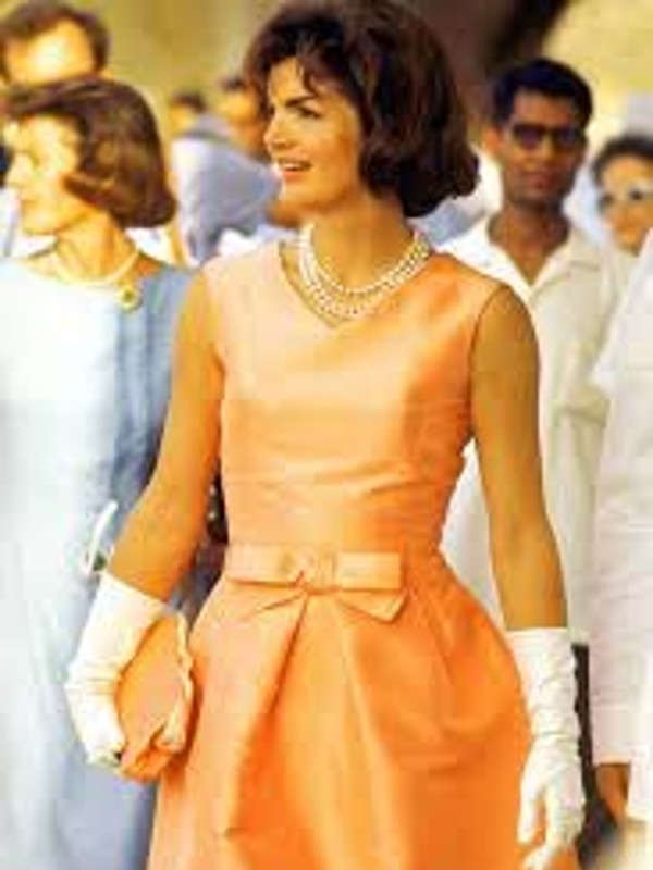 Jackie Kennedy vistiendo un icónico diseño de CH.