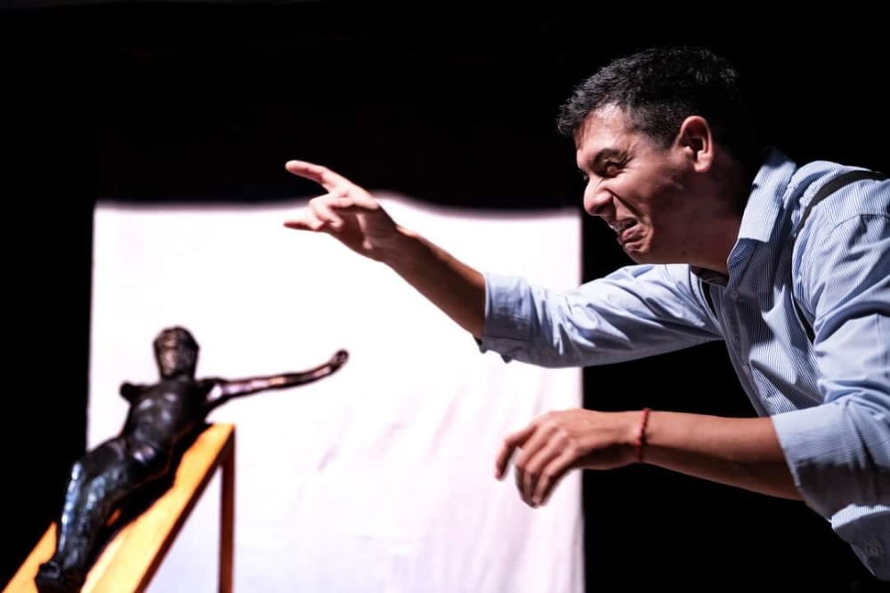 Leandro Aguirre protagoniza la obra basada en la obra de Ramón Cué.