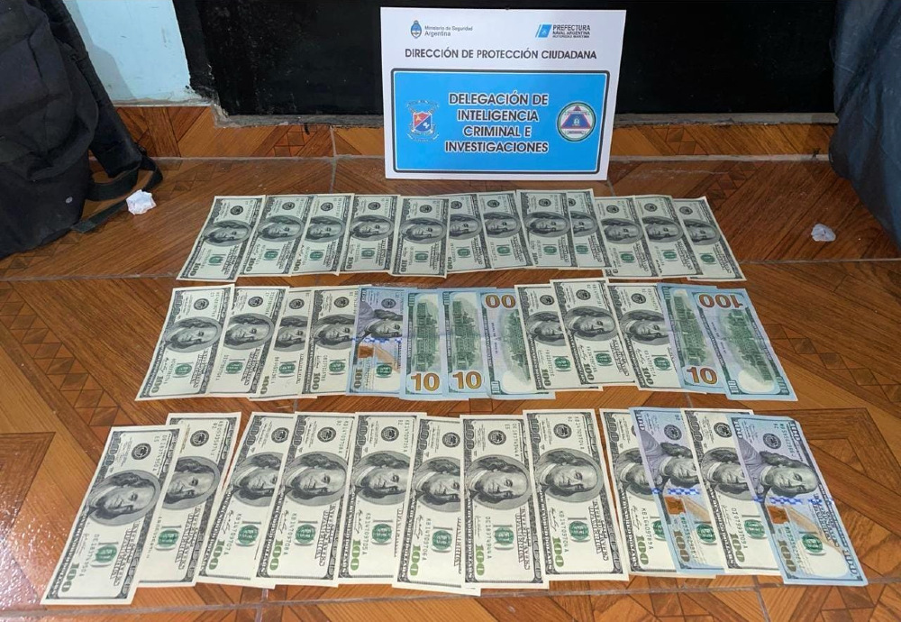 Ese dinero en efectivo fue secuestrado a la banda que contrabandeaba desde Villa Paranacito.