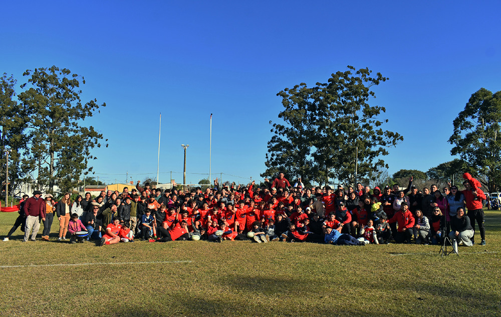 Jugadores, entrenadores, dirigentes y toda la familia roja celebró la victoria del equipo juvenil.