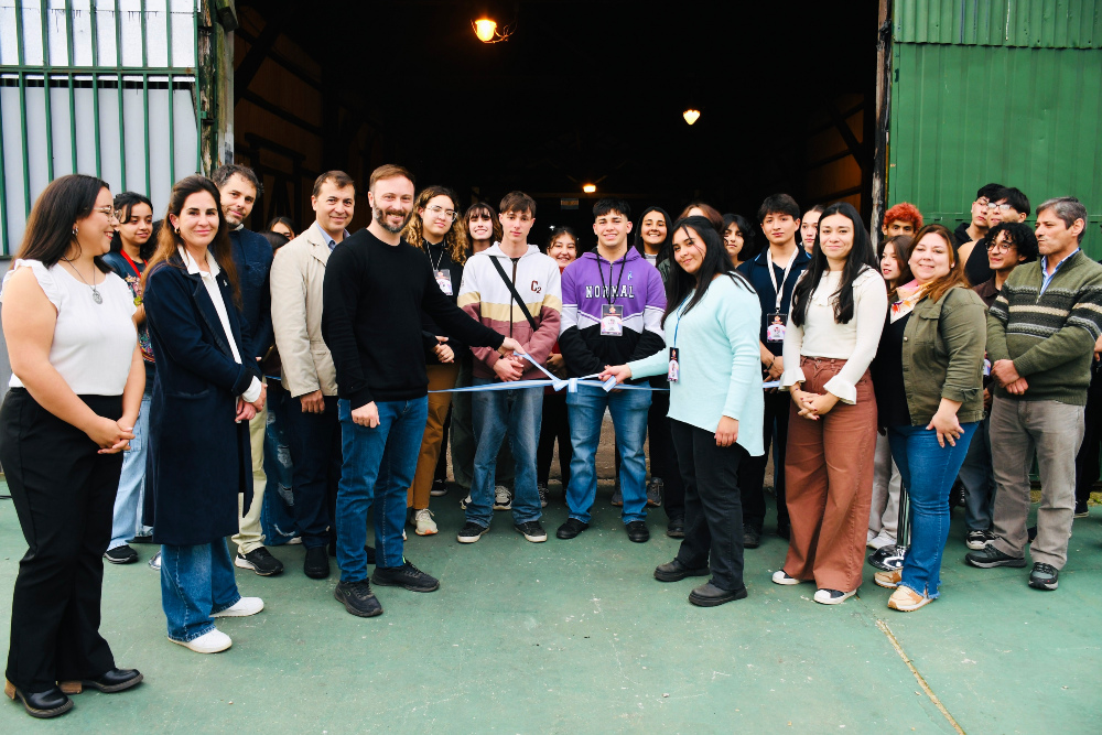 Autoridades municipales, integrantes de ECU y estudiantes en general inauguraron la temporada de carrozas.