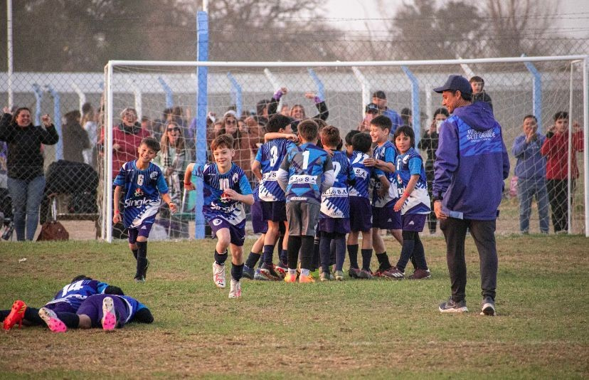 Festejo de la categoría 2014 tras la definición por penales.