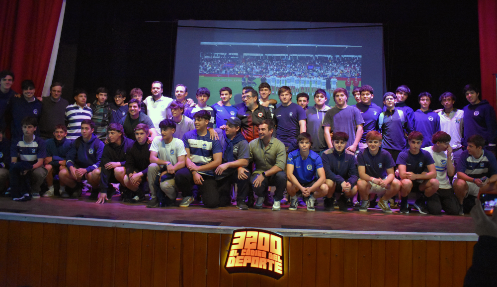 Jóvenes de los clubes Salto Grande y Los Espinillos, presentes en la charla.