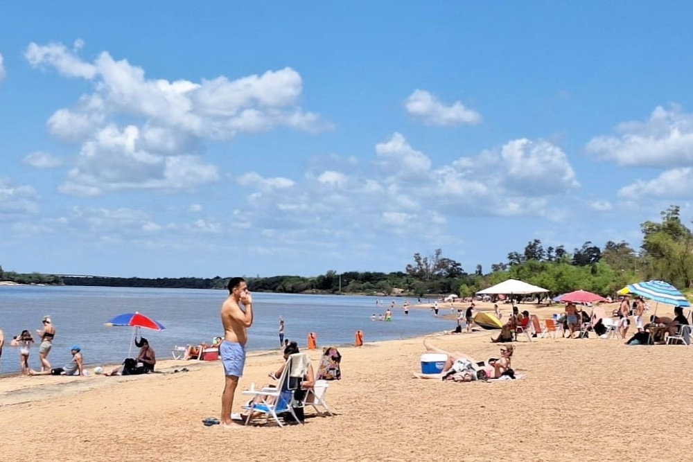 Las playas a la vera del río Uruguay, uno de los lugares elegidos por los turistas.