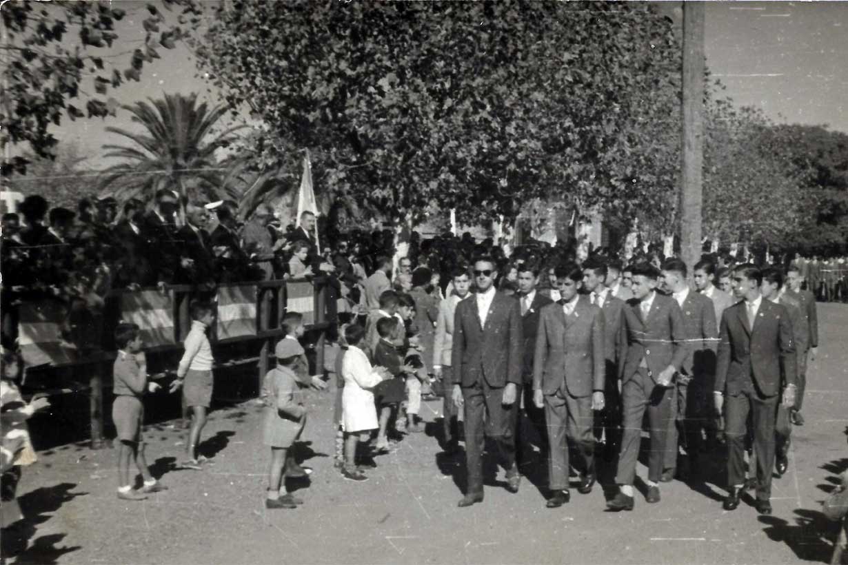 25 de Mayo de 1958, desfile por calle 12 de Abril