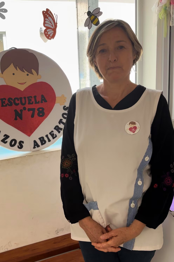 Lidia Germiniani dirige la escuela que funciona de prestado desde hace una década.