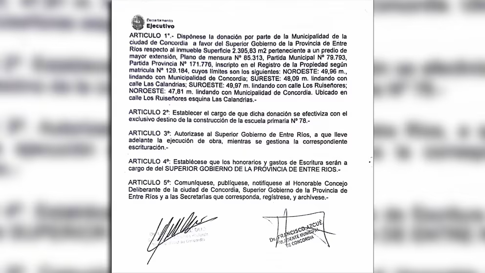 El documento por el que el municipio cedió el terreno para la construcción de la escuela.