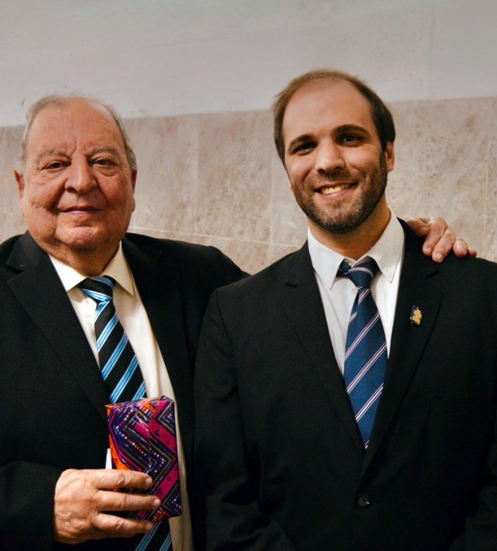 Junto al licenciado Andrés Moulins, apoderado legal del complejo educativo Capuchinos.