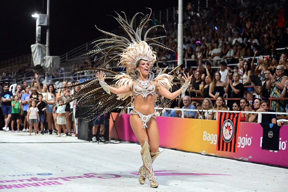 Fouce, de la comparsa Marí Marí, es la nueva soberana del llamado Carnaval del País.