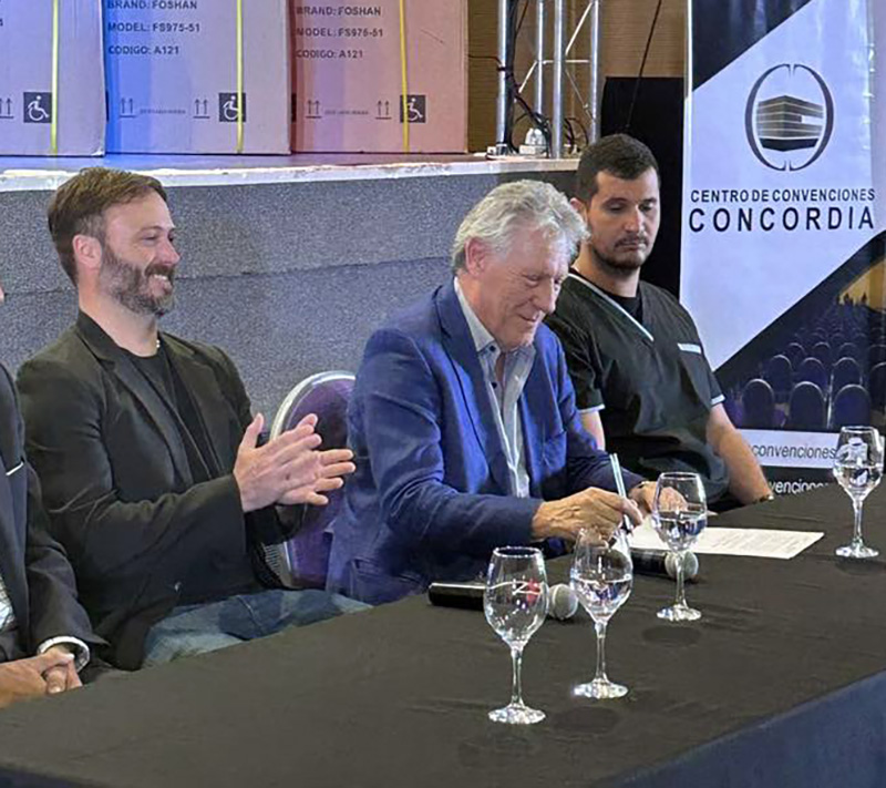 Azcué con Cusinato durante un acto oficial, en Concordia.