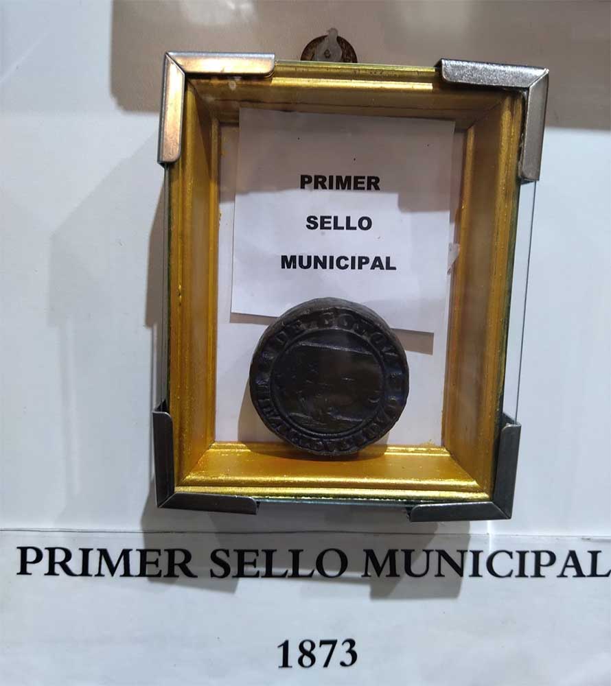 Primer sello municipal.