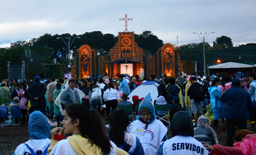 El santuario de Caacupé visto desde la lente de El Entre Ríos.