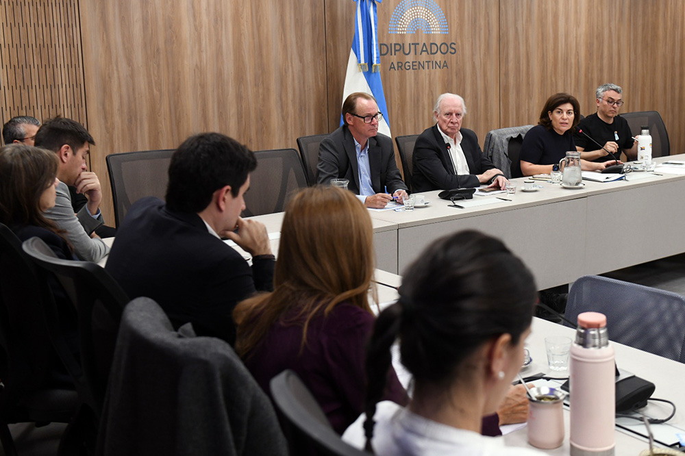 El exgobernador es el vicepresidente de la Comisión de Industria de la Cámara Baja.