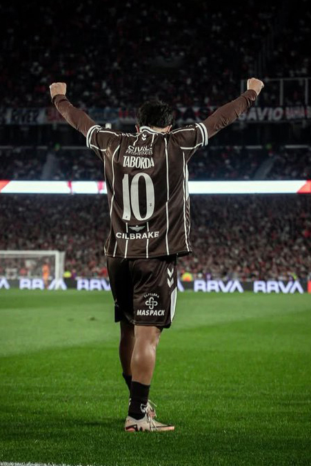 Taborda celebra su gol, convertido en el primer tiempo.