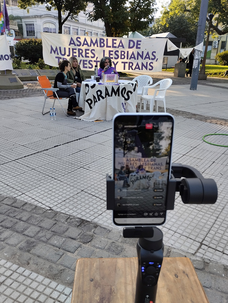 La radio abierta, en la plaza principal de la ciudad (foto: AGMER Concordia).
