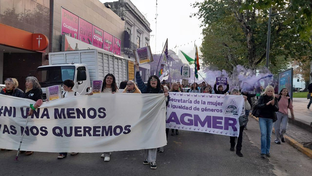 El Ni una Menos agrupó a otros reclamos que se hicieron sentir este miércoles (foto: Agmer Concordia).