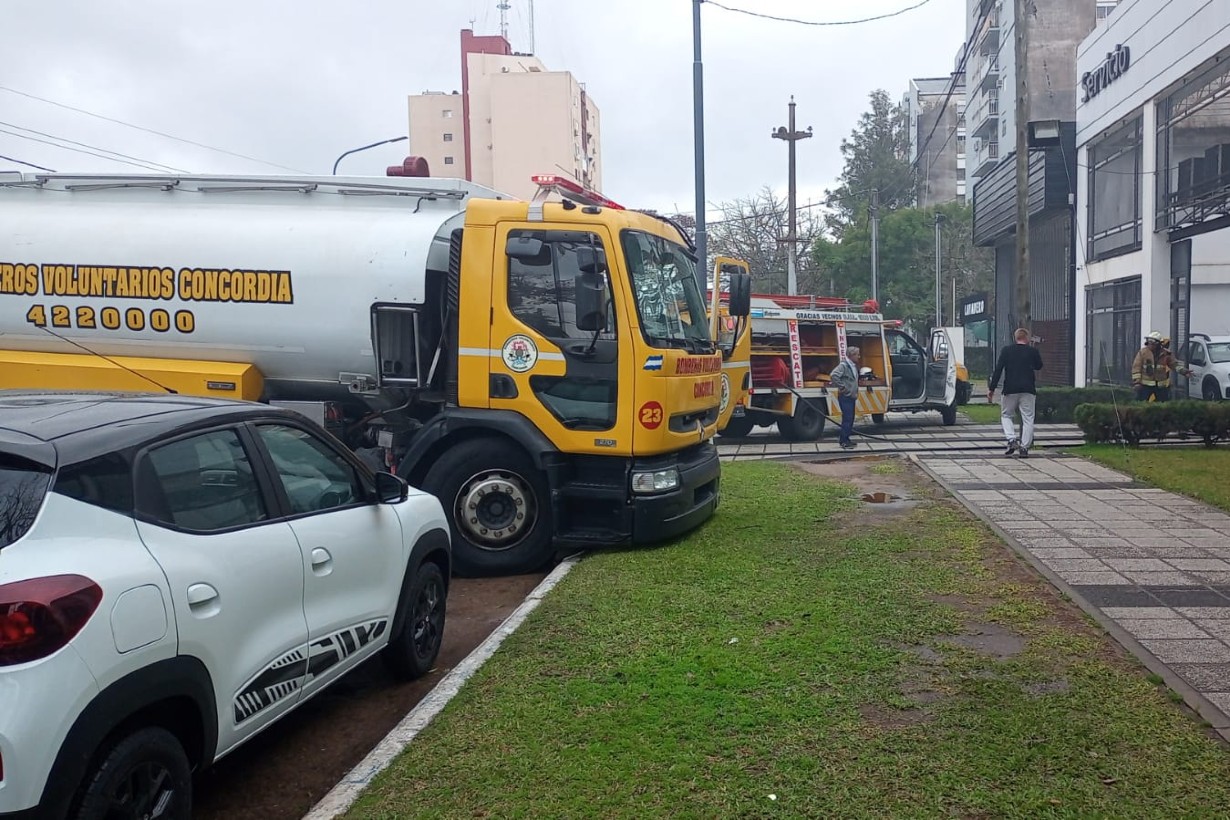 Los bomberos trabajaron en el lugar. Crédito: El Entre Ríos