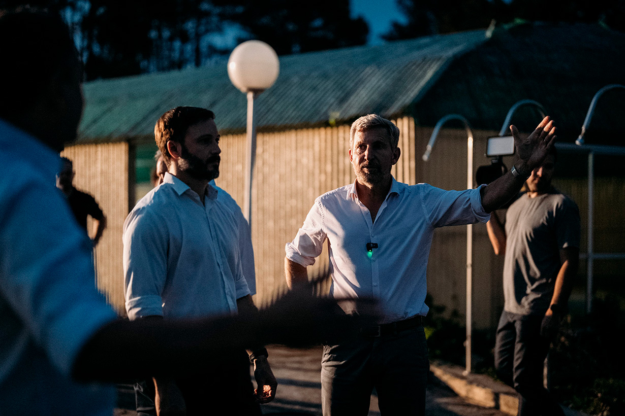 Junto al intendente Azcué, el gobernador Frigerio recorrió el hotel en mayo último.