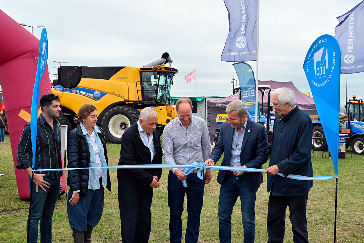 El gobernador y el intendente, entre las autoridades que inauguraron la Expo Rural.