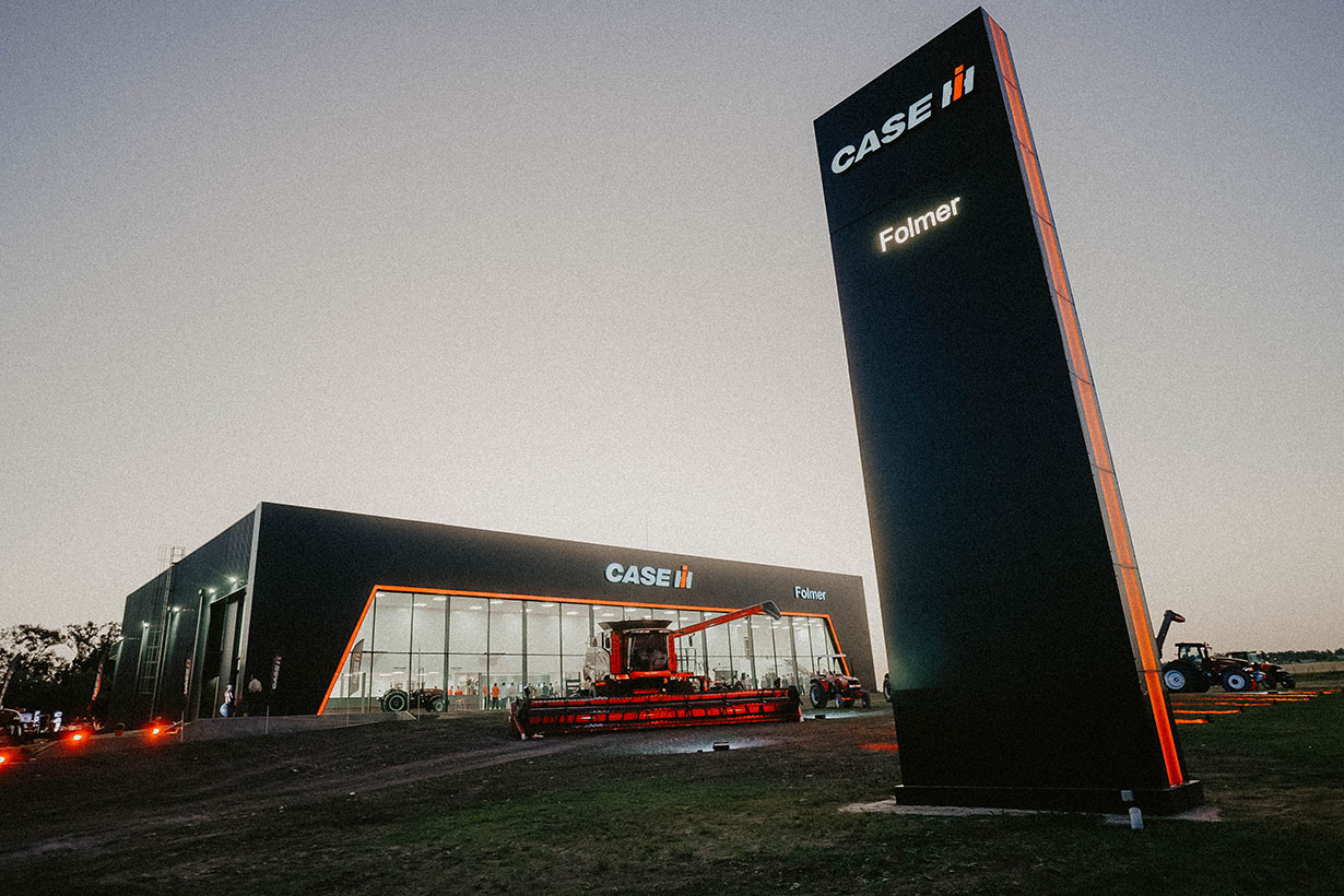 Así luce la nueva fachada de la concesionaria de Case IH ubicada en un predio de 20 mil metros cuadrados.
