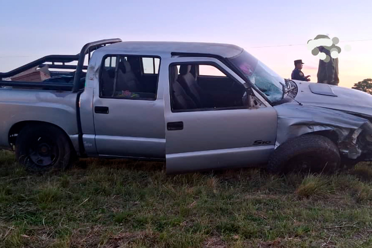 En la camioneta circulaba una familia con domicilio en Feliciano.
