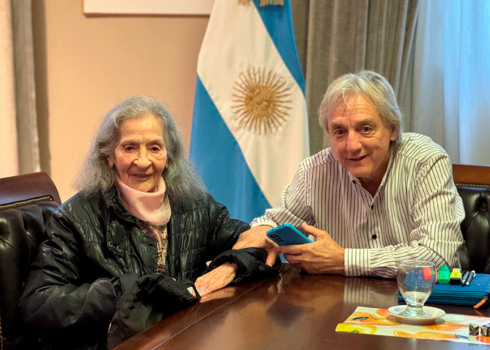 Moulia recibió a la escritora talense en la Casa de Entre Ríos.