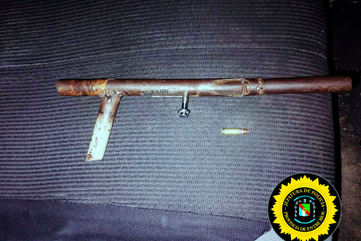 El arma de fabricación casera que secuestró la policía, en Concordia.